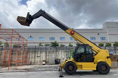 Малък телескопичен мотокар